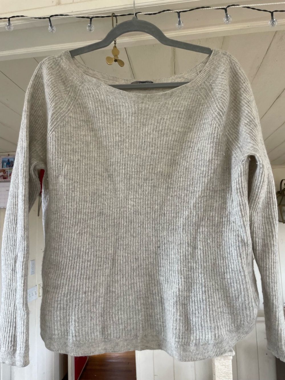 Vince Cashmere Light Gray Ribbed Crew Neck Sweater